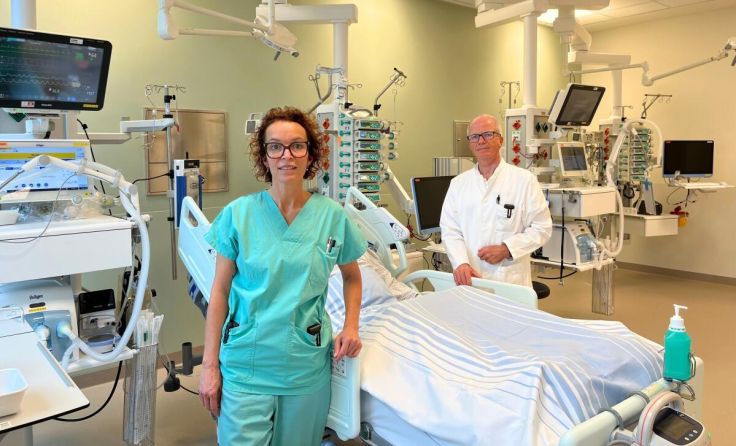 Stationsleiterin Elke Hattinger und Primar Achim von Goedecke (Foto: OÖG)