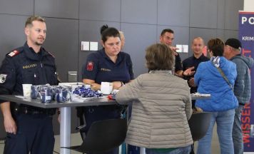Steyrer Polizei im Gespräch mit Bürgern