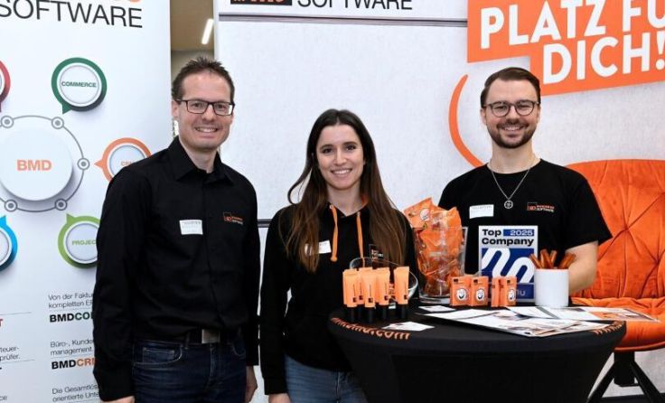 Beim persönlichen Gespräch werden alle Fragen beantwortet. (Foto: Peter Kainrath)