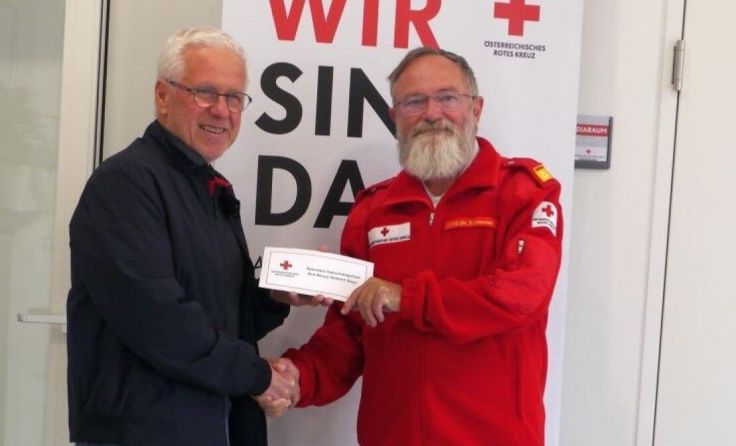 Gotthard Lipfert (links) mit dem Steyrer Rotkreuz-Chef Urban Schneeweiß (Foto: OÖRK)