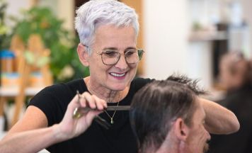 Steyrer Friseure sorgten für strahlende Gesichter