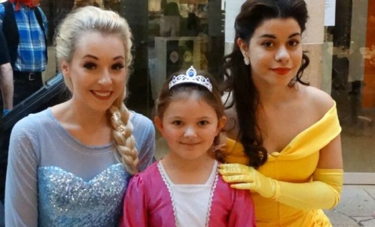 Die „Frosty Royals“ alias Elsa und Belle sind bei Kindern sichtlich beliebt. Foto: Privat