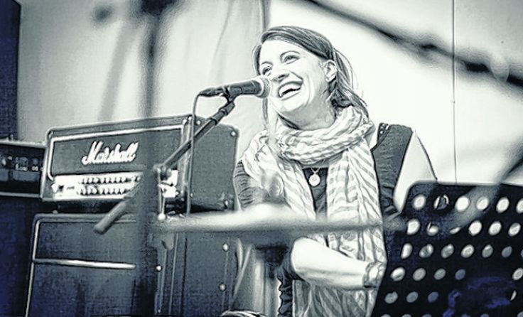 Sängerin Kristina Lindberg und Band gastieren am 22.7. im Botanischen Garten.