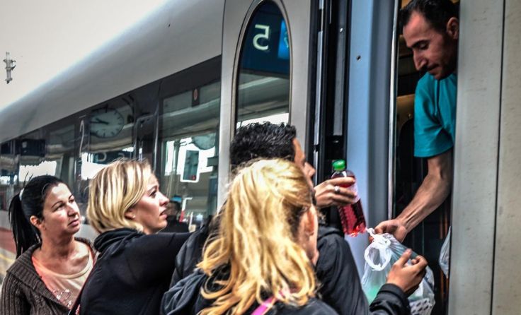„Train of Hope“: Welle der Hilfsbereitschaft am Linzer Bahnhof. Foto: Daniel Friesenecker