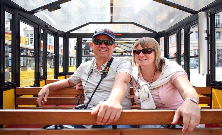 Touristen im Linzer Bummelzug. Foto: Weihbold