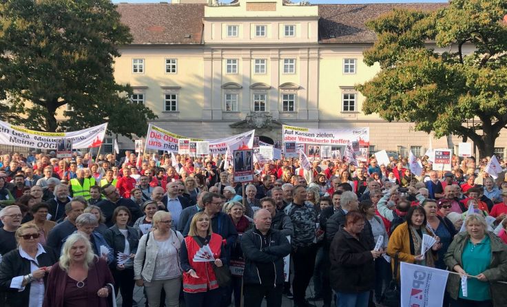 1200 Teilnehmer bei Protestkundgebung vor dem Linzer Landhaus. Foto: GPA-djp