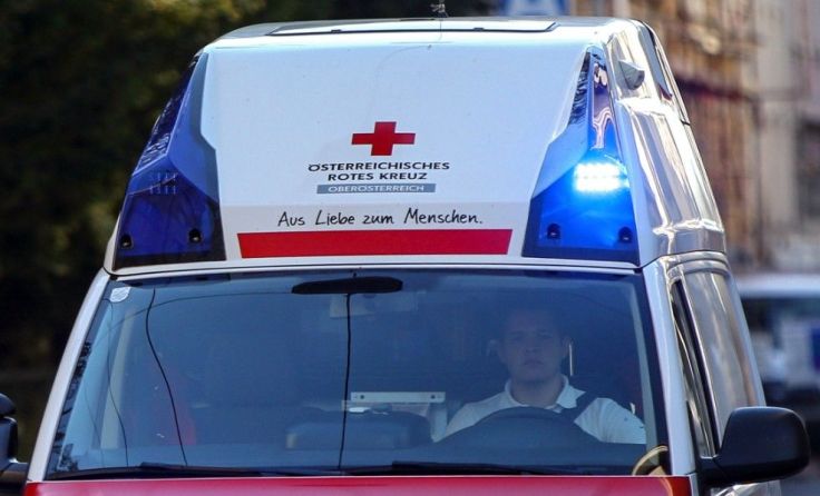 Der E-Biker wurde mit der Rettung ins Spital gebracht. Foto: Weihbold