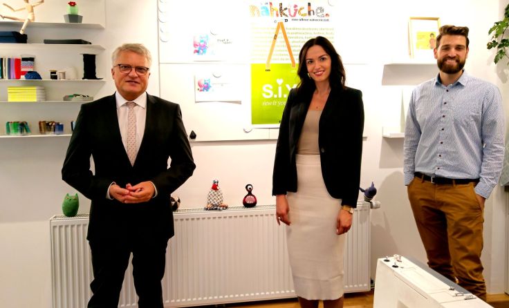 Bürgermeister Klaus Luger mit Ana Zuljevic und Florian Koppler vom Innovationshauptstatd Linz