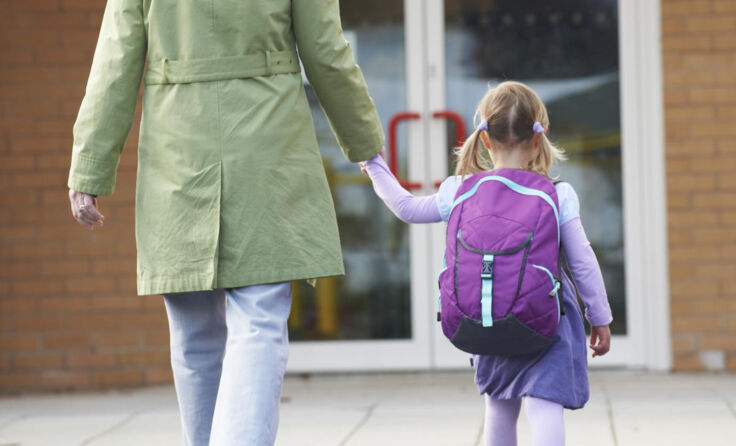 Kinderbetreuung wird sichergestellt. (Foto: SpeedKingz/Shutterstock.com)