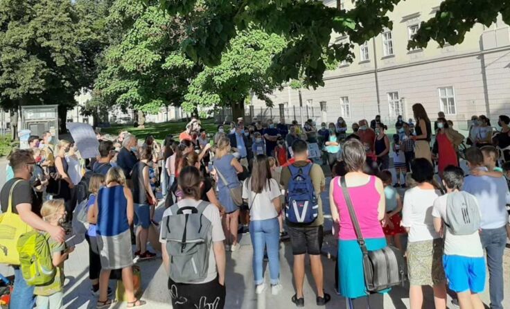 Protest vor dem Landhaus (Foto: Debbie Haepers)