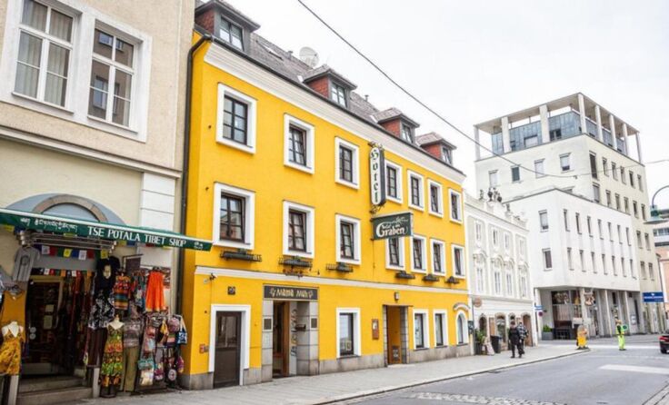 Der Brand in einem Linzer Hotel entpuppte sich schnell als Mordversuch. (Foto: fotokerschi.at/Bayer)
