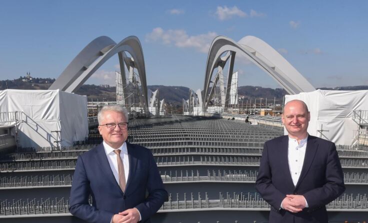 Bürgermeister Klaus Luger und Vizebürgermeister Markus Hein vor Ort. (Foto: Stadt Linz)