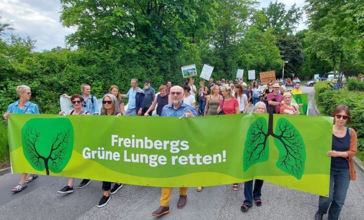 Protestmarsch am Freinberg. (Foto: Bürgerinitiative „Linzer Grüngürtel schützen, jetzt“)