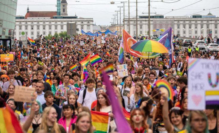 9.500 Teilnehmer bei der Parade gegen Diskriminierung (Foto: Markus Pichler-Scheder)