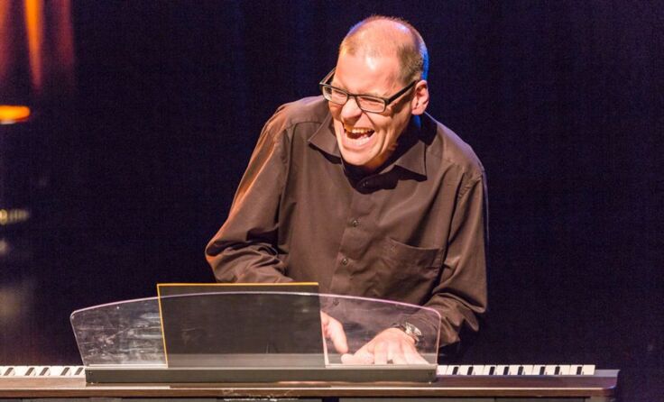 David Wagner solo auf der Bühne Foto: Christian Herzenberger
