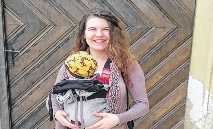 Mit-Initiatorin Andrea Gruber und ihr „Tragling" Sophia