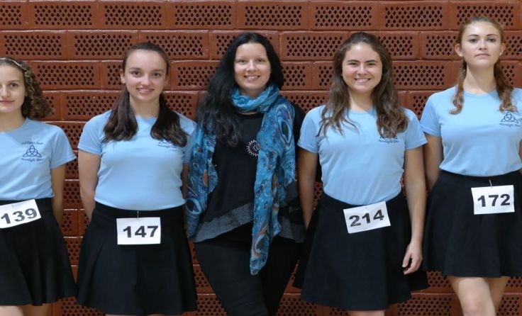 Lina Norina (Mitte) und ihre Moonlight Rince Tänzer