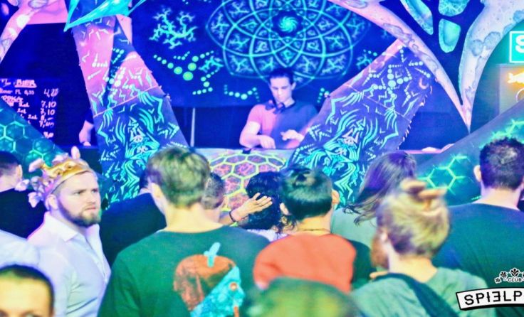 Am Club Spielplatz wird Party gefeiert. Foto: Spielplatz