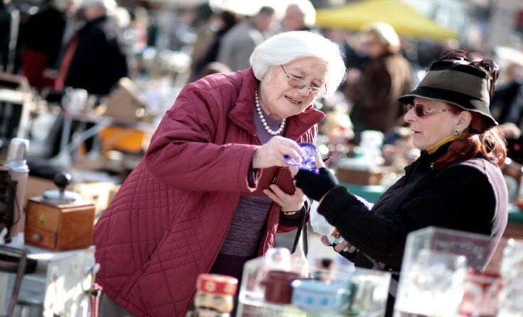 Der Hauptstraßen-Flohmarkt bietet wieder jede Menge Schnäppchen. Foto: Weihbold