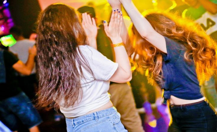 Im Club Spielplatz in Urfahr wird zum Party-Sound der 90er abgefeiert. Foto: Club Spielplatz