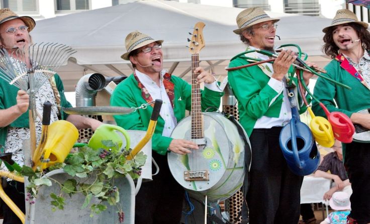 Die Floraphoniker spielen beim Frühlingsfest im Zentrum Muldenstraße auf.F: Floraphoniker