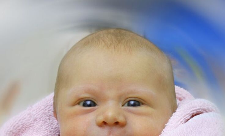 Ein zufriedenes Baby dank richtiger Ernährung. Foto: Gespag