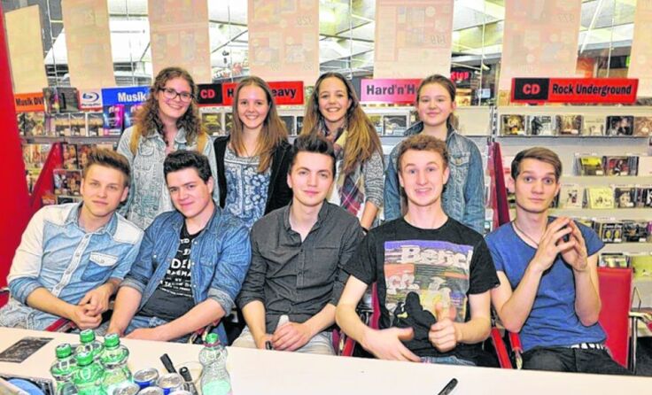 Die Tagtraeumer signierten ihre neue CD „Alles Okay“. 