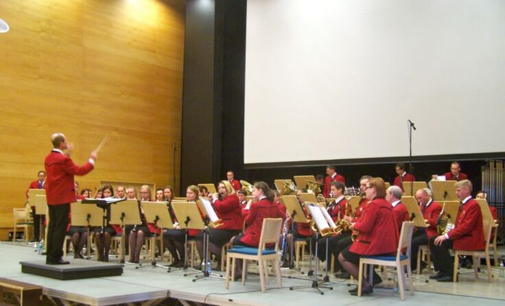 Die Musikkapelle Tiefgraben unter Kapellmeister Matthias Schwaighofer