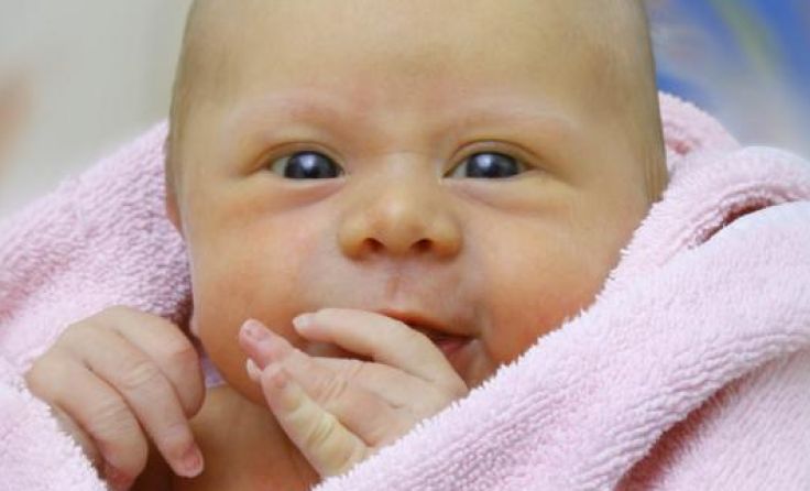 Ein zufriedenes Baby dank richtiger Ernährung Foto: Gespag