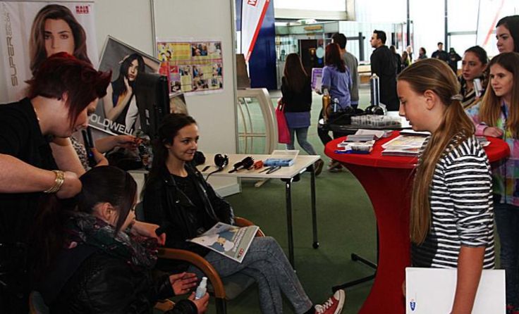 Am Messestand der Frisöre konnten sich die Besucher auch gleich stylen lassen. Fotos: WKO