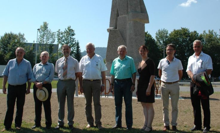 Landeshauptmann-Stellvertreter Franz Hiesl (4. v. r.) war Ehrengast bei der Enthüllung.