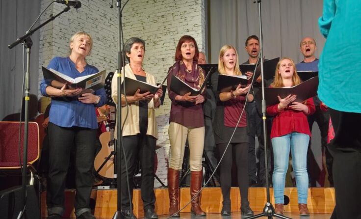 Die Gruppe "Mira" präsentierte Lieder im Pfarrsaal Timelkam.