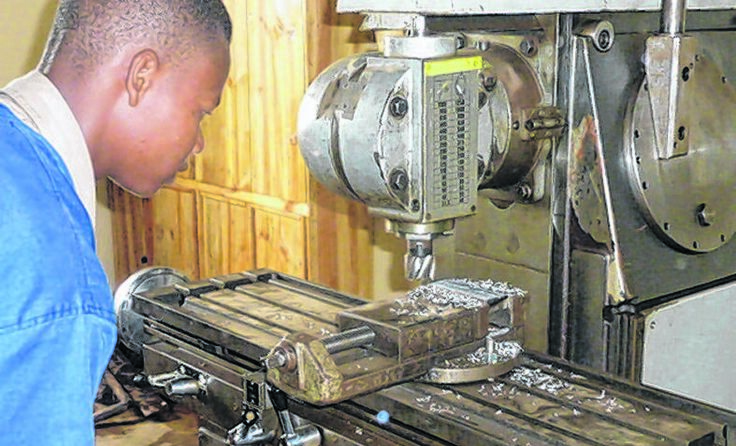 Eine Zusammenarbeit mehrerer Schulen ermöglicht eine Techniker-Ausbildung in Ruanda.