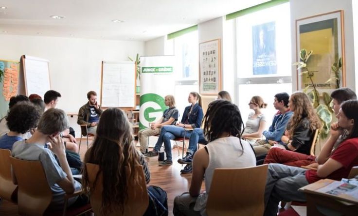 "Die Logik hinter der Kürzungspolitik” diskutierten die Jungen Grünen.