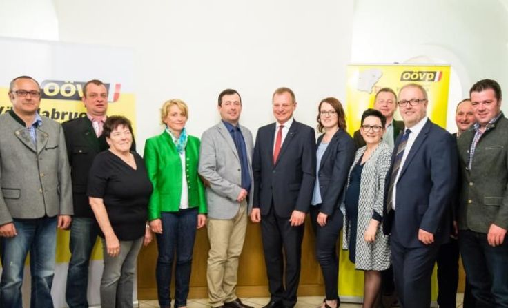 Das Team der ÖVP Gampern mit Landeshauptmann-Stellvertreter Thomas Stelzer (Mitte)