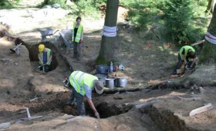 Archäologen ergraben den Buchberger Ringwall.