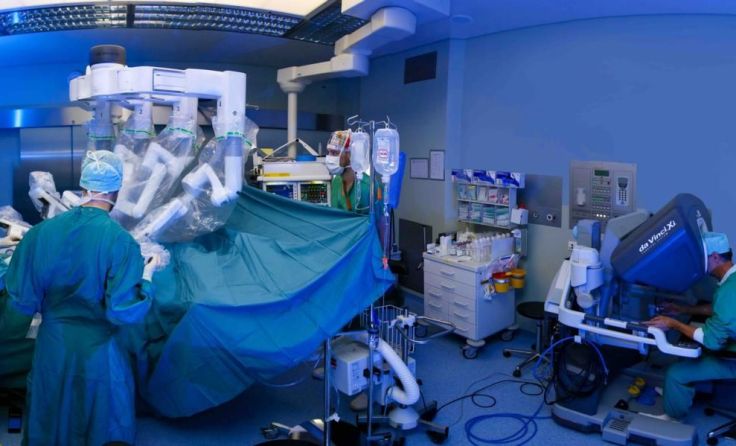 Es gibt die Möglichkeit, den modernsten Operationsroboter hautnah zu erleben. Foto: gespag