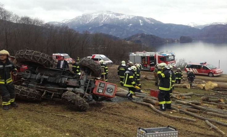 Die Feuerwehren konnten den Mann unverletzt bergen. Foto: FF Mondsee
