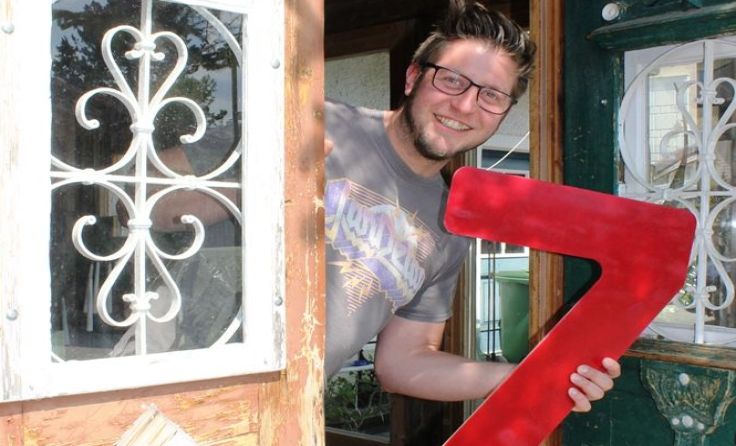 Gusti Bürger ist das Z in Fuzo und Organisator des 1. Hoverboard Rennens Foto: TVB Attergau