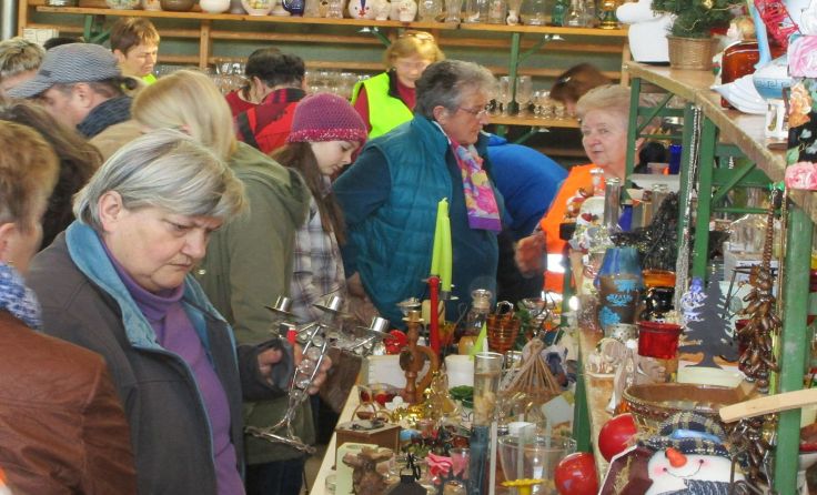 Motto des Flohmarkts: Kunst und Krempel Foto: Pfarre
