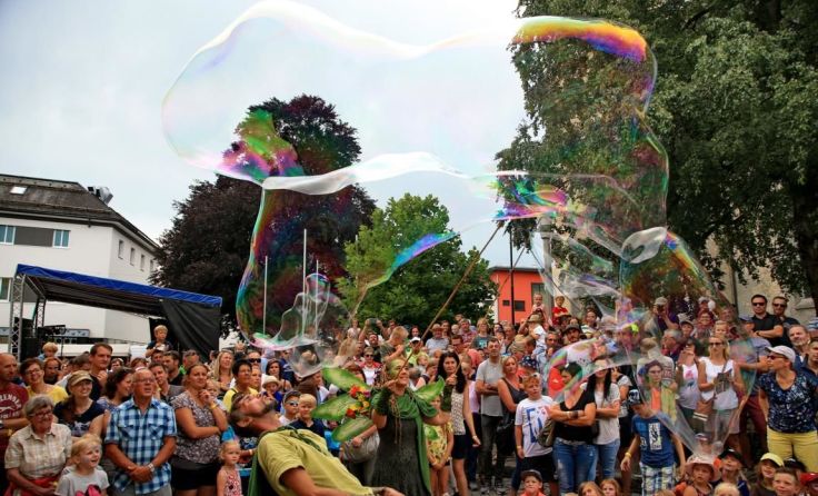 Die Seifenblasenwerkstatt sorgte für ein besonderes Flair. Foto: Helmut Klein