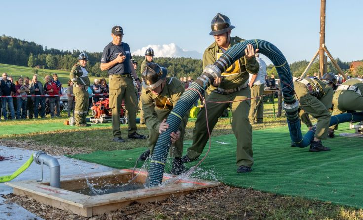 Mit vollem Einsatz bei der Löschung Foto: BFK/August Thalhammer