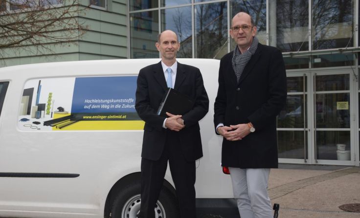 v.l.: Dir. Manfred Kienesberger mit Geschäftsführer Werner MüllerFoto: Ensinger Sintimid GmbH