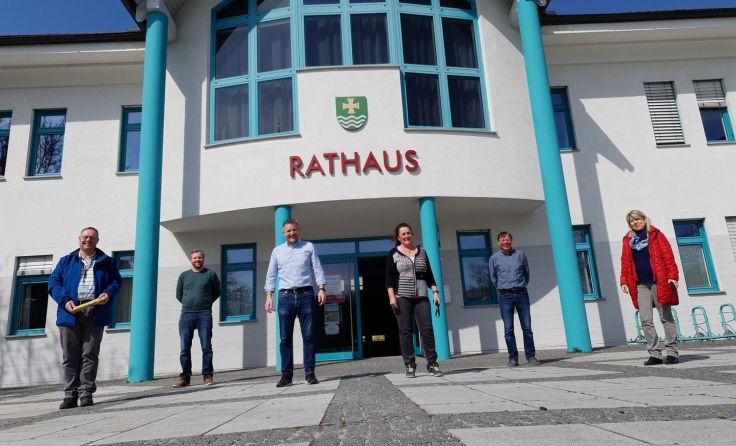 Seewalchens „neuer“ Bürgermeister Gerald Egger (3. v.l.) mit Team Foto: Gemeinde