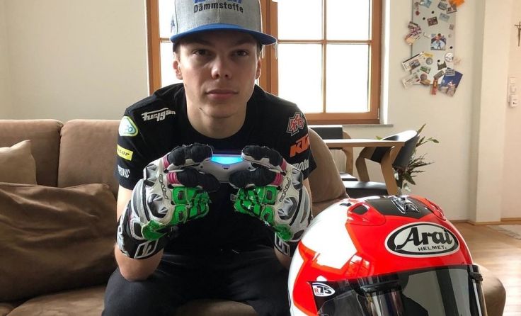 Maximilian Kofler im Renneinsatz auf der Couch Foto: Motorsport Kofler