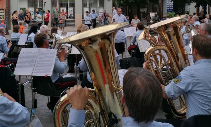 Die Stadtmusik Vöcklabruck spielte am Eröffnungswochenende.Fotos: Stadtmarketing Vöcklabruck