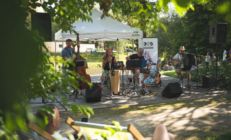 Zahlreiche Besucher genossen die Musik von Trio de JaneiroFoto: Die Grünen