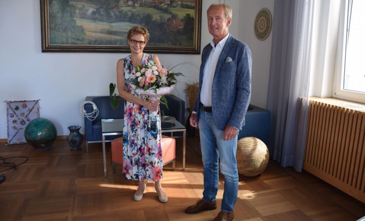 Bürgermeister Herbert Brunsteiner mit Sabine Smolinsky Foto: Stadtamt