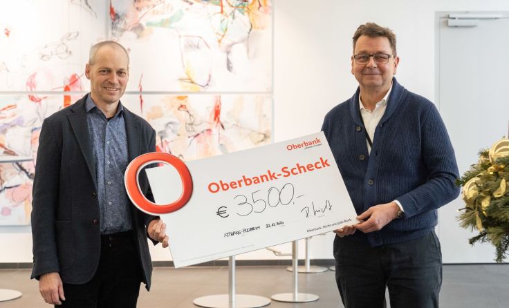 Peter Sticht (r.), Geschäftsführer der STIWA Group, mit Mosaik-Leiter Stefan HindingerFoto: STIWA