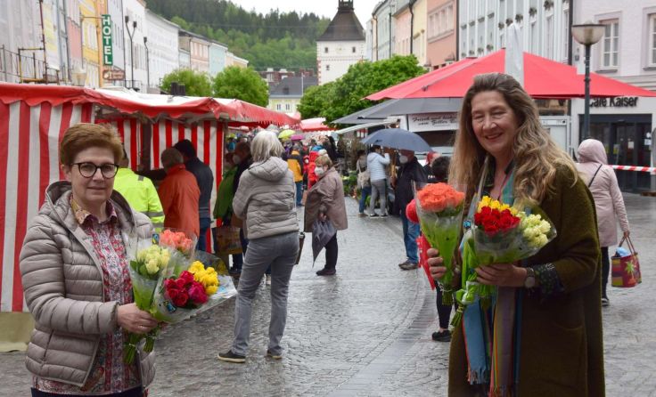 Bürgermeisterin Elisabeth Kölblinger (l.) mit Stadträtin Sonja Pickhardt-KröpfelFoto: Stadtamt